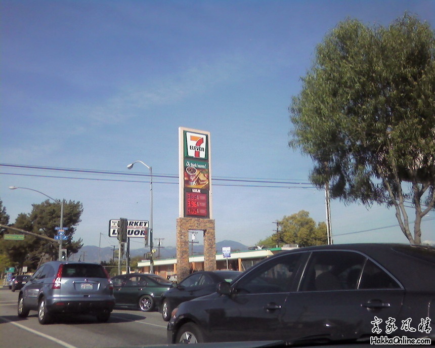 2011年3月5日Hellman Ave的一加油站的价格牌.jpg