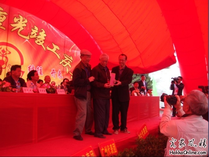 香港代表团捐赠仪式