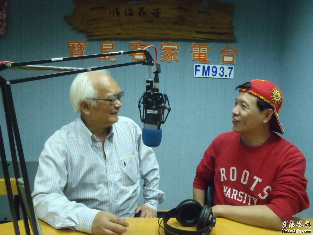 模拟台湾客家电台的"俊"男和"鈺"女接受采访3