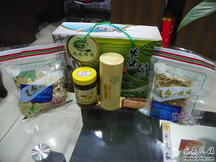 客家土特产礼盒——头春茶、土蜂蜜、石参、五指毛桃（四品种装）