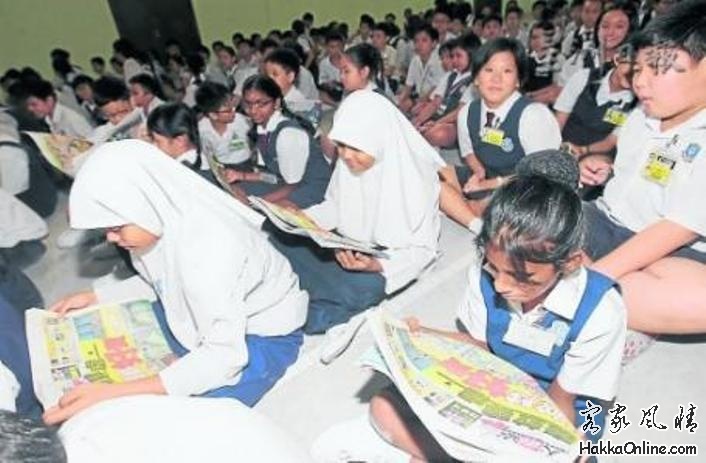 马来族学生也积极阅读报章.jpg