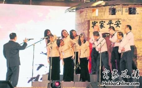 《敢放白鴿敢響鈴》曲調輕鬆活潑，新加坡武吉班讓客屬公會武吉班讓合唱團 ... ... ...