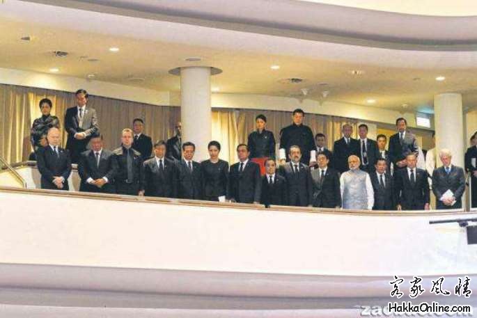 前排左起）英国首席国务大臣及下议院领袖黑格、菲律宾参议院主席德里隆、俄罗斯第一副总理舒瓦洛夫、中国国 ...