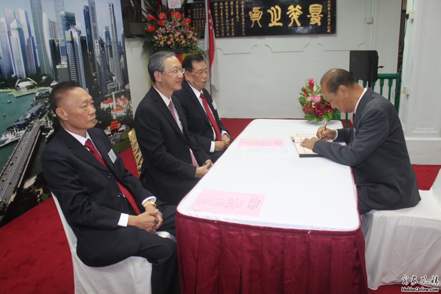 杨双标副会长签名仪式