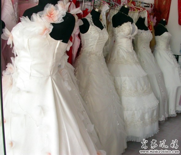 图片说明：许多大龄女青年都想早日穿上幸福的婚纱。