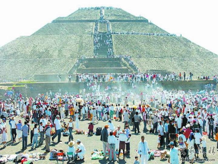 墨西哥金字塔前庆祝春分.jpg