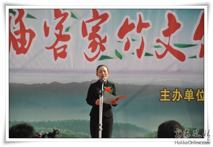 株洲市委副书记、炎陵县委书记李 晖宣布文化节开幕。