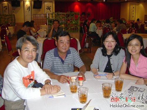 左起：张维安院长，张亦麟先生，张汉壁教授，王雯君.jpg