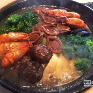 香港新界客家原居民传统食物围村盆菜