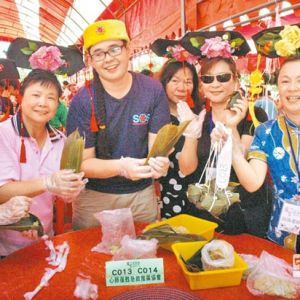 台湾屏东六堆客家文化園區 千人齊包粽