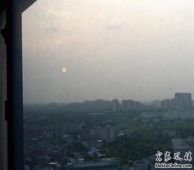 环形日食前的一刹那!