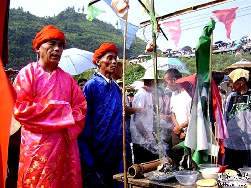 苗家道士祭秋神.jpg