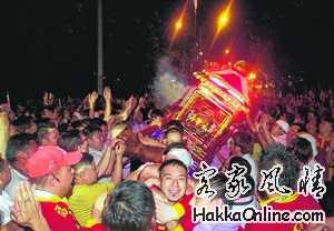柔佛古庙游神已有至少143年历史，并在去年被列入马国非物质文化遗产。主办单位因此希望，把这项活动申请列 ...