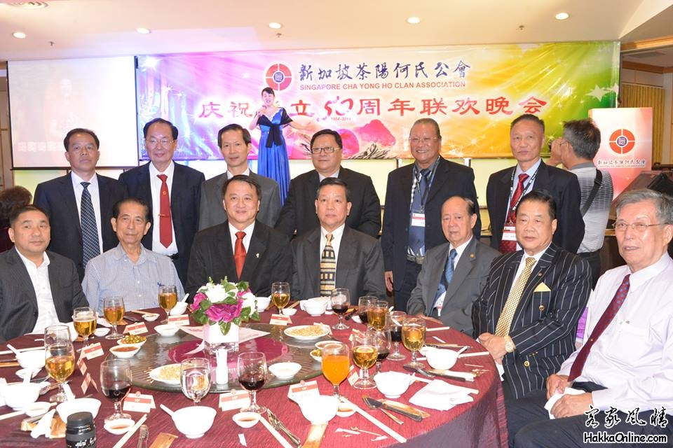 远亲近邻同聚一堂