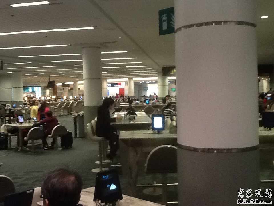 看起来像太空时代的登机口