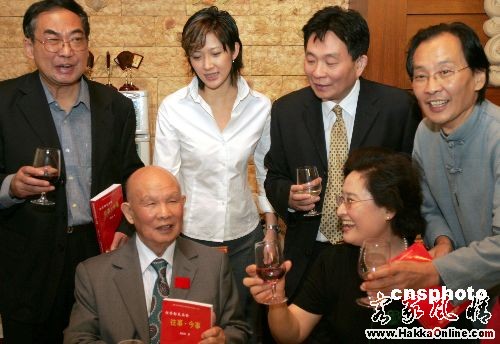 在北京与家人好友庆祝八十七岁寿辰
