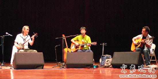 世新大學場次由生祥、平安隆和大竹研共演，同學反應熱烈。