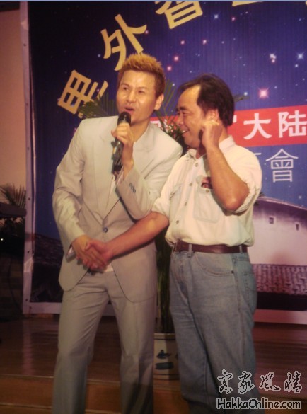 华D 黄有异.jpg
