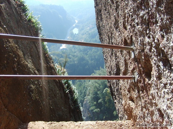 1071“登山不看景”，我还拍照了.jpg