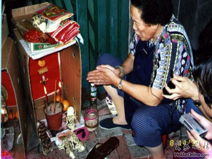 打小人之“神婆”奉神仪式.jpg