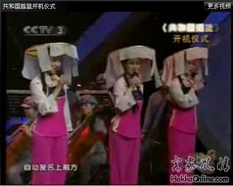 补上一张《共和国摇篮》开机仪式上演员戴的闽西凉笠
