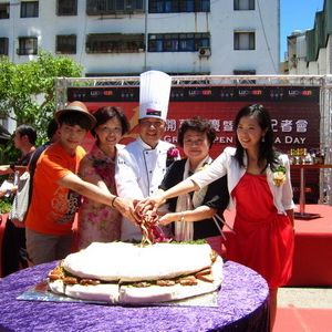 全家福客家餐館推出客家刈包