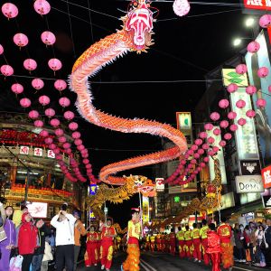 苗栗（火旁）龍民俗踩街登場