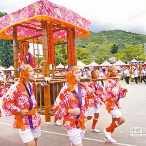 花蓮縣客家鼓王爭霸赛16个隊磅礡較勁